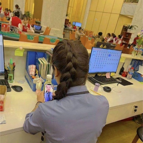 卧龙娱乐游戏冠军奖杯